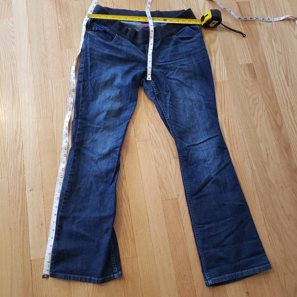 2 maternity Old Navy pants - jeans & black trousers - Picture 4 of 12
